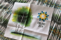 Mikrokuituliina kuvalla 15x15cm muovikotelossa Finland 2024